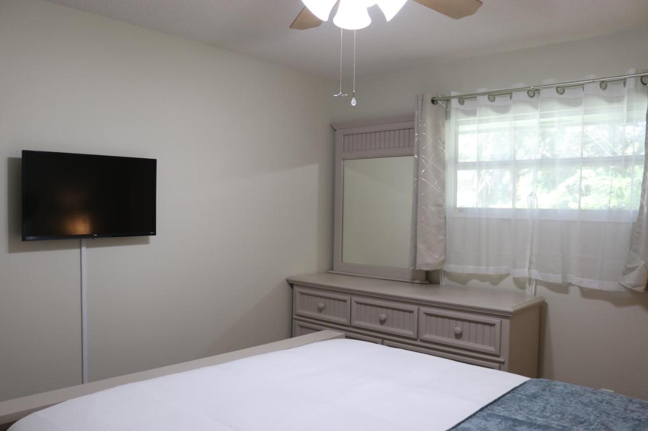 Hidden Sapphire-Apartment With Kitchen And Laundry Lakeland Exterior photo